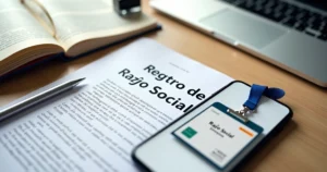 Mesa com contrato de registro empresarial e crachá com razão social em destaque
